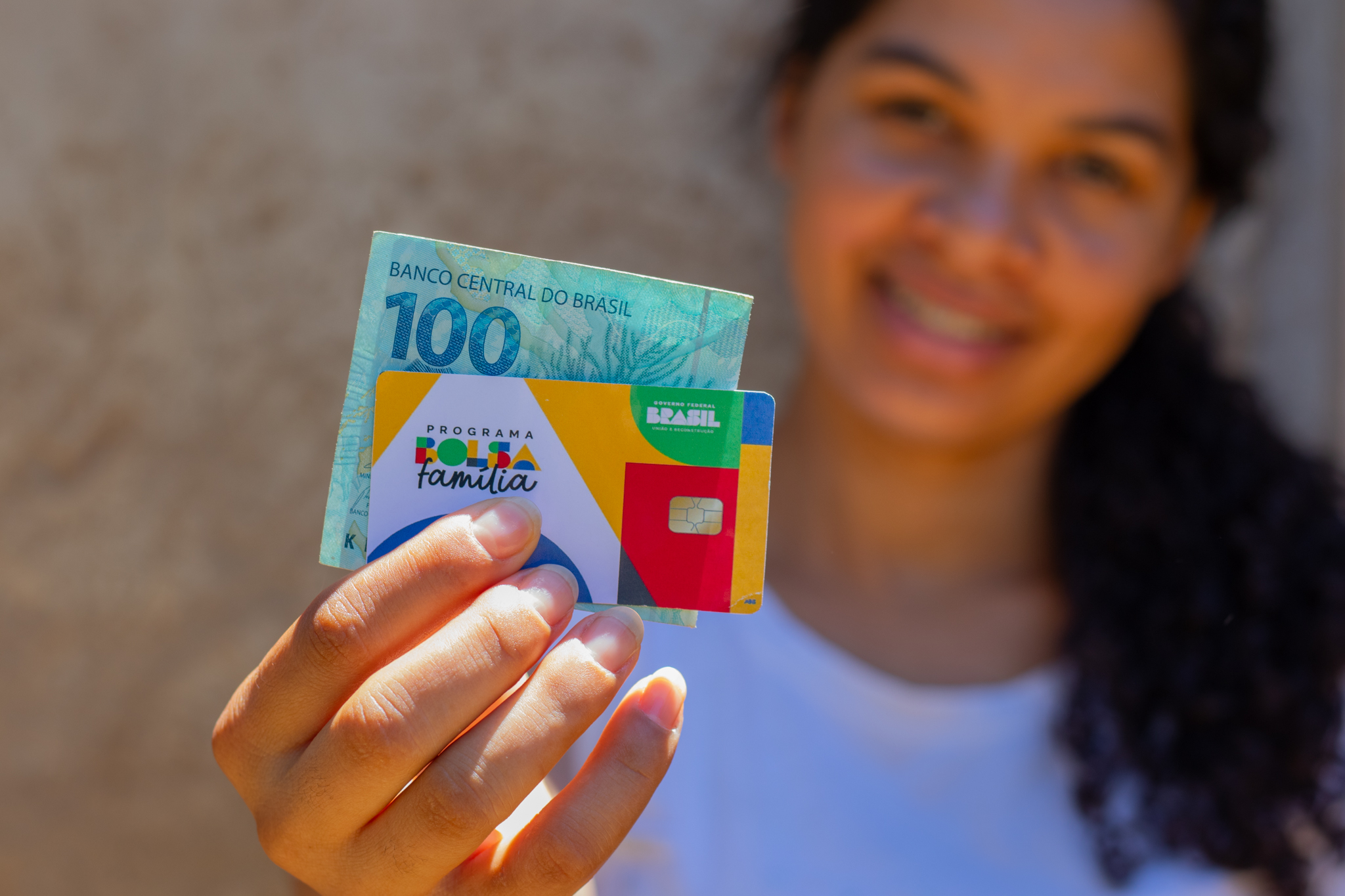 Milhares de famílias poderão receber o Bolsa Família e o Auxílio Gás antecipadamente.