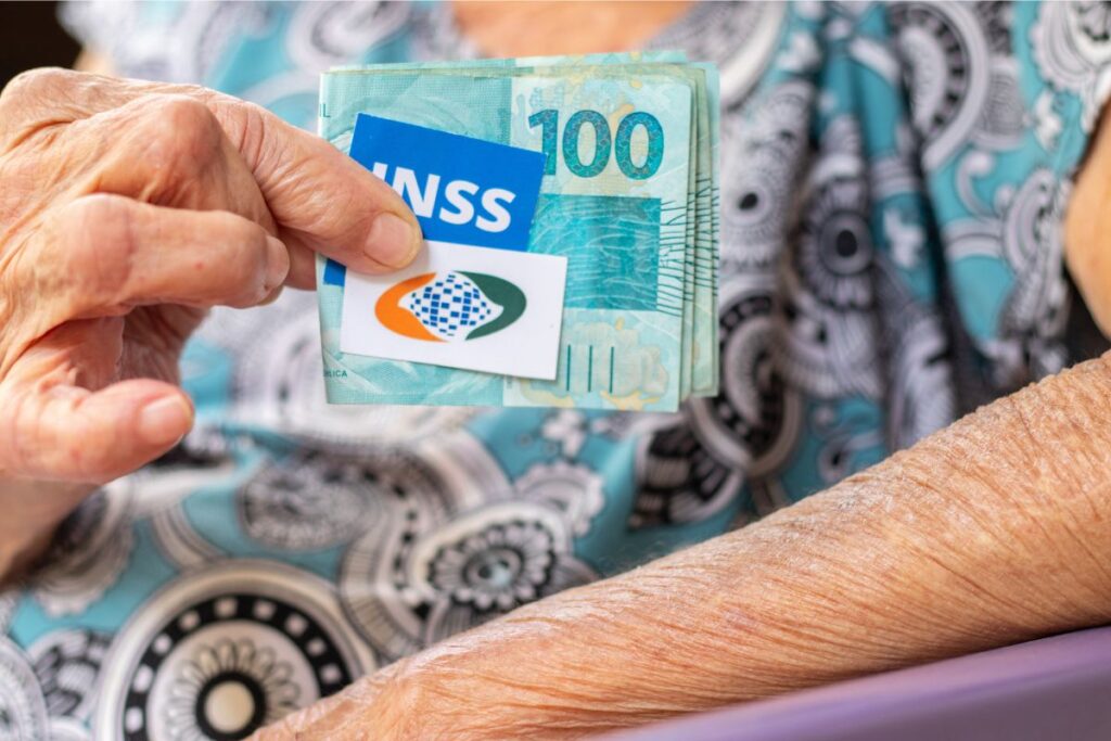 Se você sofreu com as fraudes do INSS, veja como pedir o dinheiro de volta.