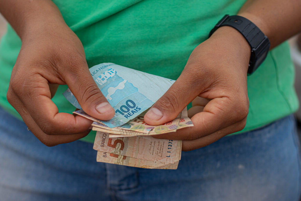 Você pode ter dinheiro esquecido para sacar. Veja como funciona.