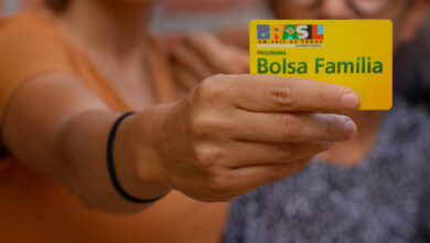 O Bolsa Família pode começar a ser pago sem ser em dinheiro em espécie.