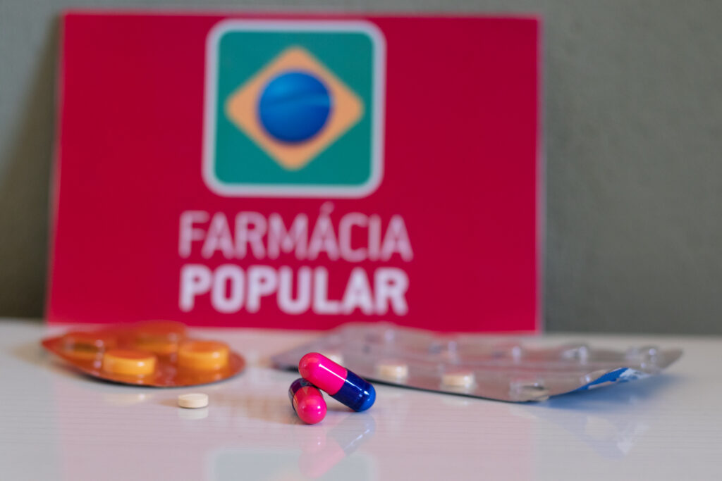 Milhares de unidades foram oficialmente desvinculadas do Farmácia Popular. Entenda.