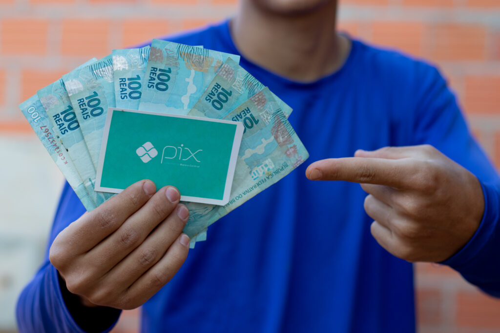 vai viajar para o exterior? Veja quais países já permitem uso do Pix.