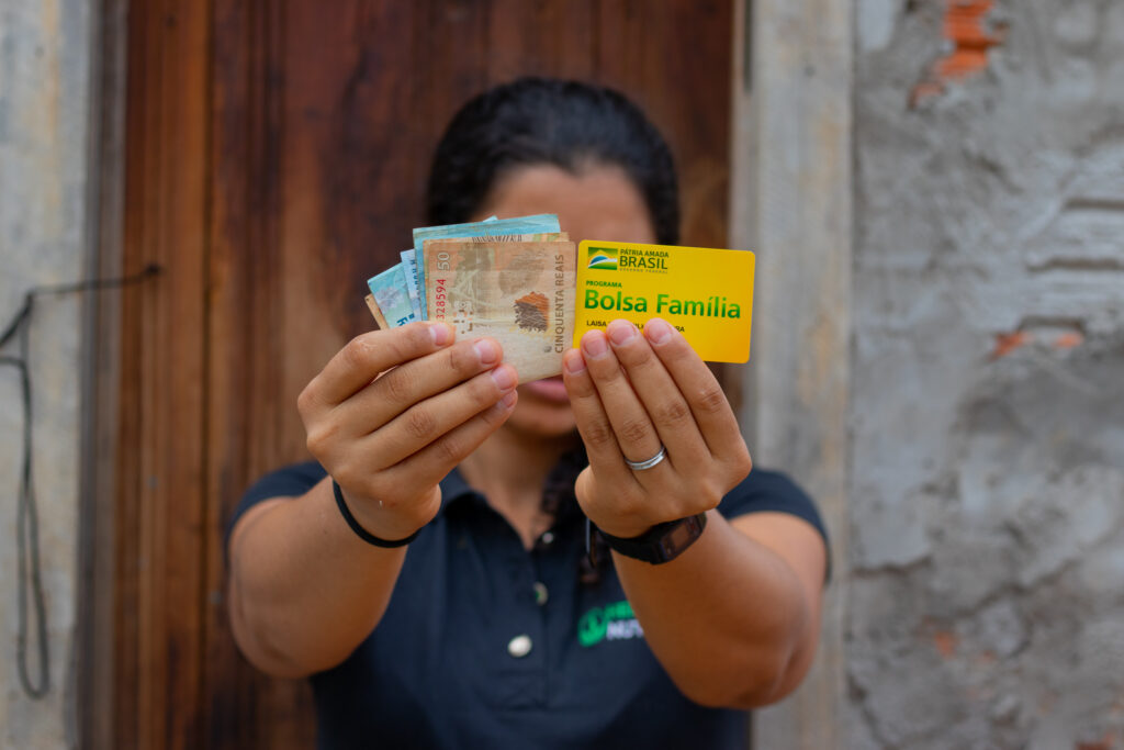 O governo começou a reavaliar dados de famílias unipessoais do CadÚnico. Confira.