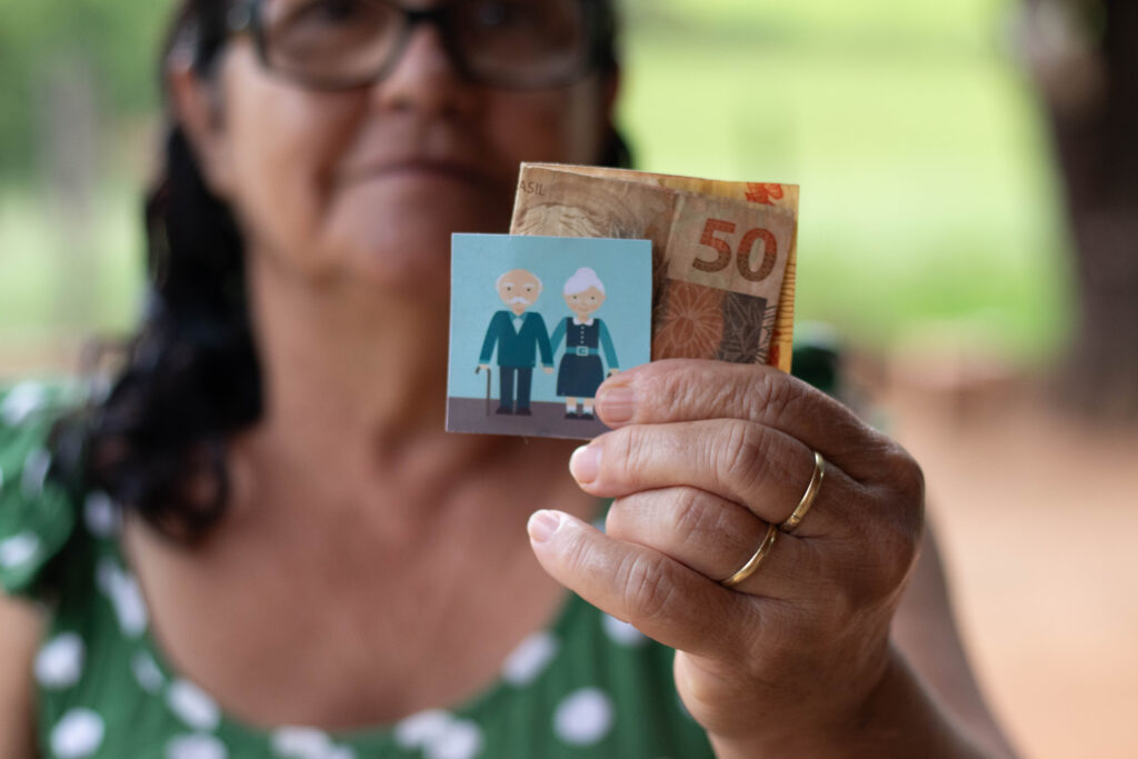 Idosos que recebem benefícios devem tomar cuidado com o trabalho.