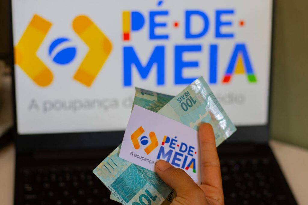 Se você vai receber o Pé-de-Meia, veja quando o pagamento cai.