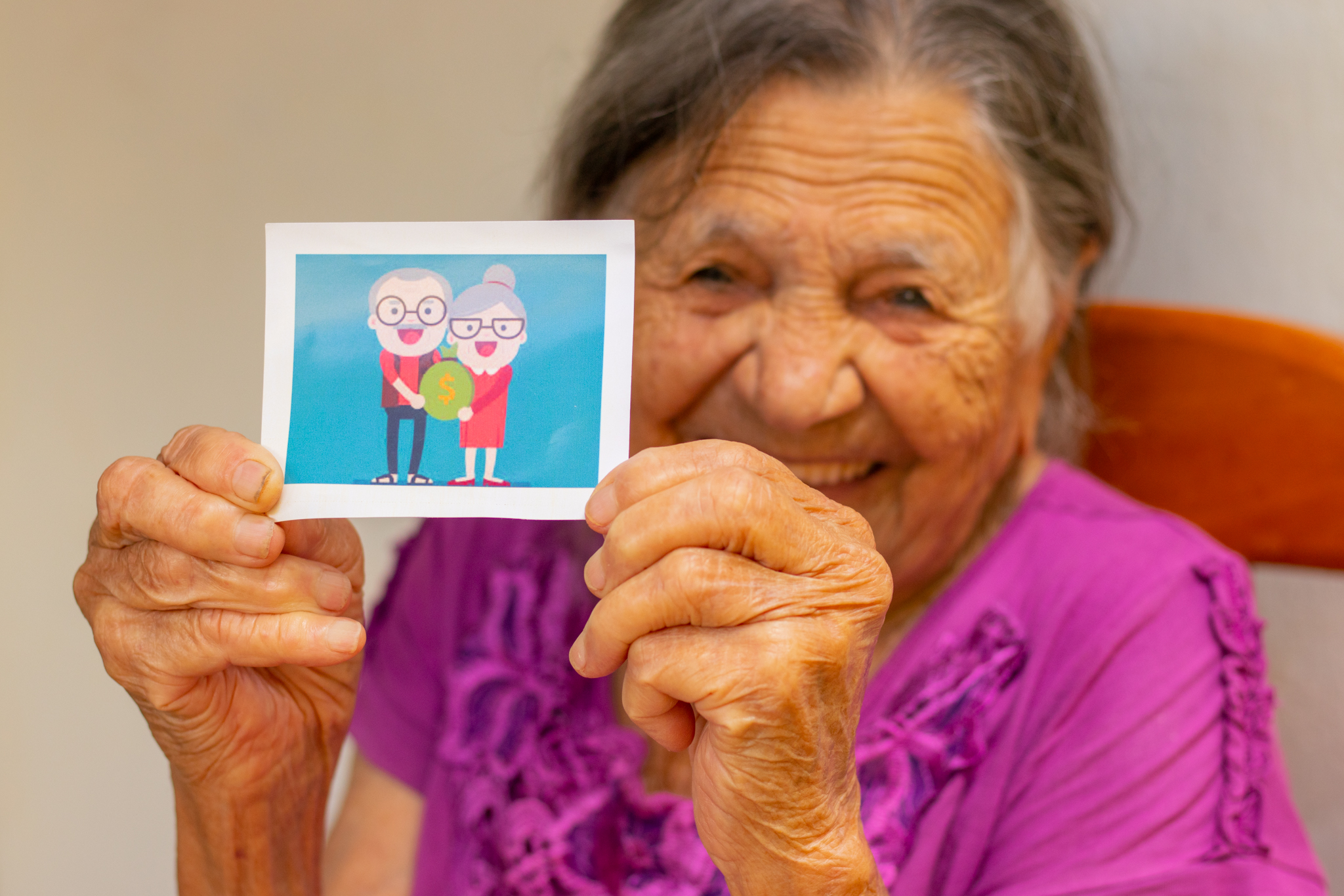 Os idosos podem se livrar do pagamento de contas com ajuda de uma nova lei.