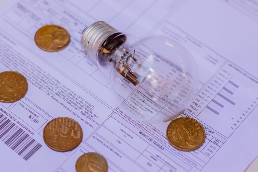 Se você paga conta de luz regularmente, veja se tem direito ao ressarcimento.