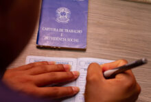 O trabalhador que é demitido tem direito a uma série de benefícios. veja quais.