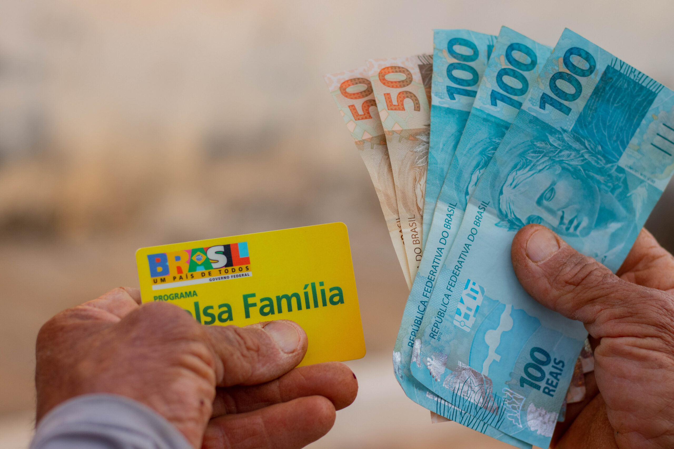 Todos os mese,s novos beneficiários do Bolsa Família integram o benefício.