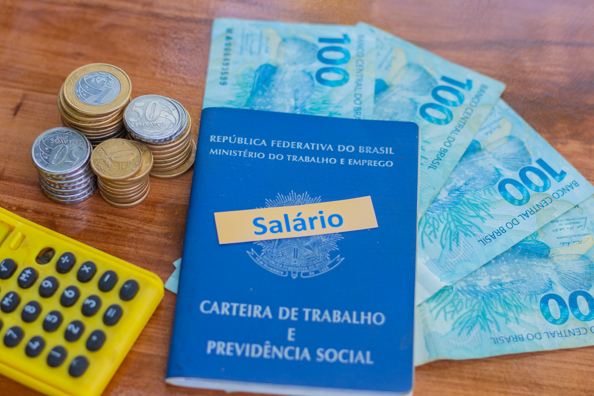 Se você é trabalhador, veja como funcionam os descontos no salário.