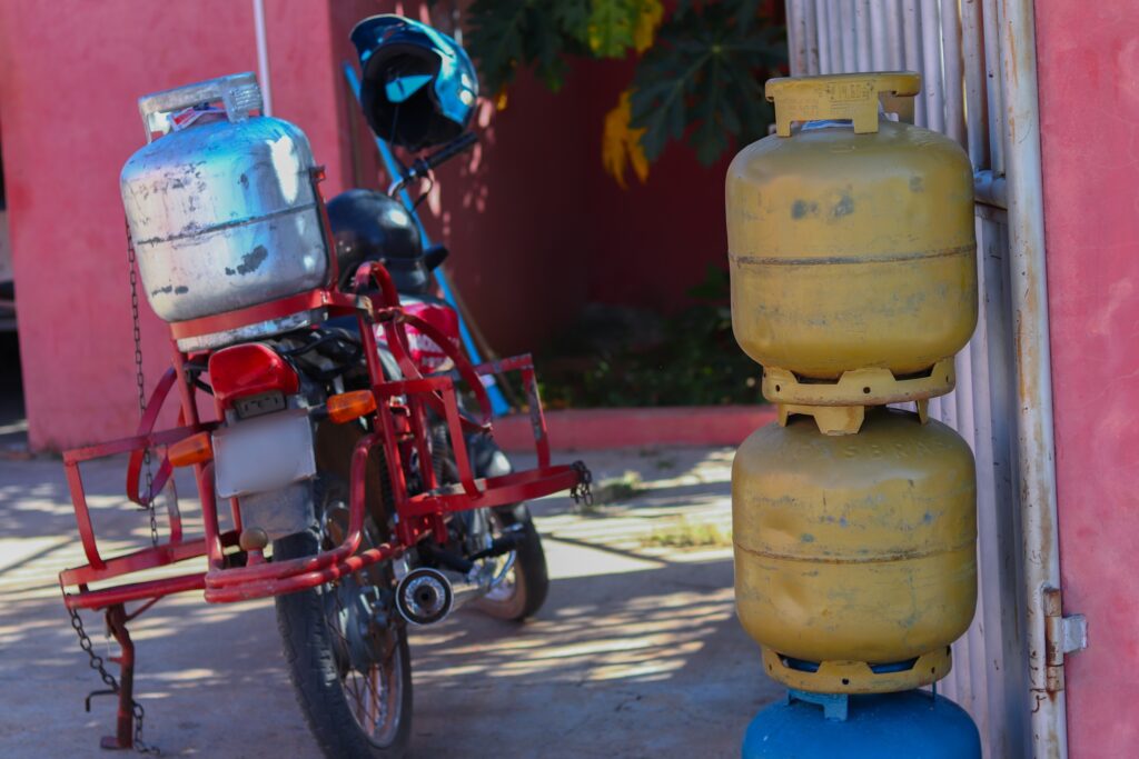 O Auxílio Gás deve ser substituído pelo Gás do Povo em novembro.