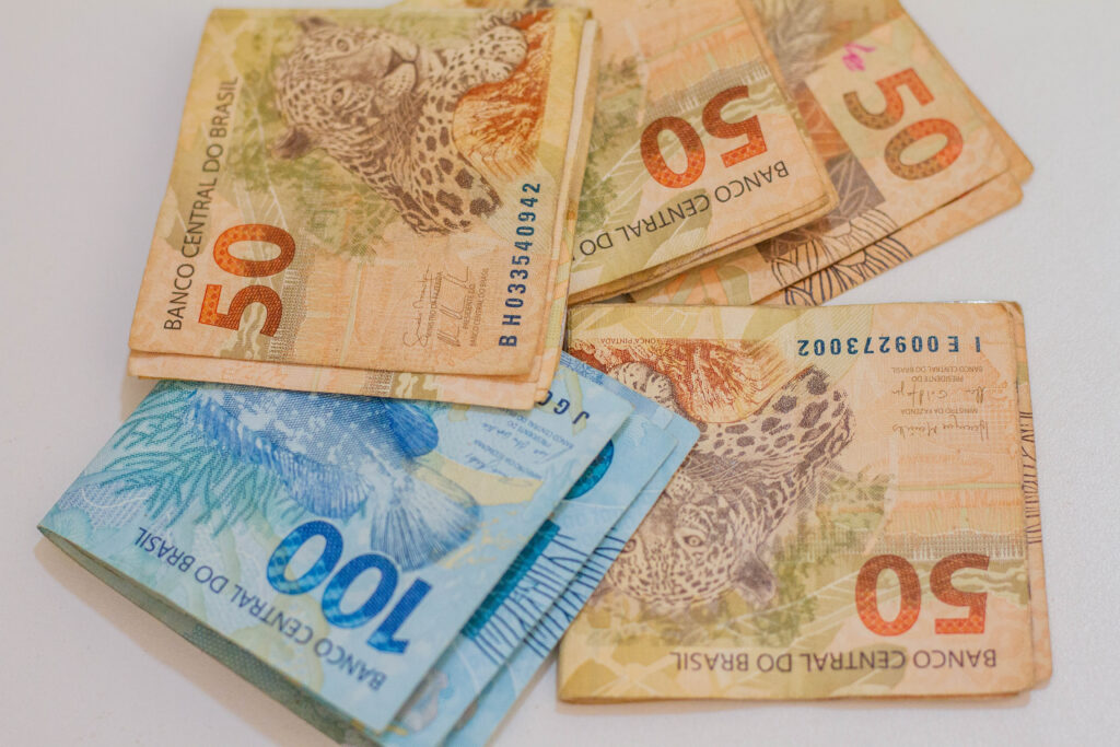 Quem não devolver o Auxílio Emergencial pode acabar sofrendo penalidades.