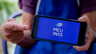 Se você é aposentado, veja se vai receber o 14º salário do INSS.