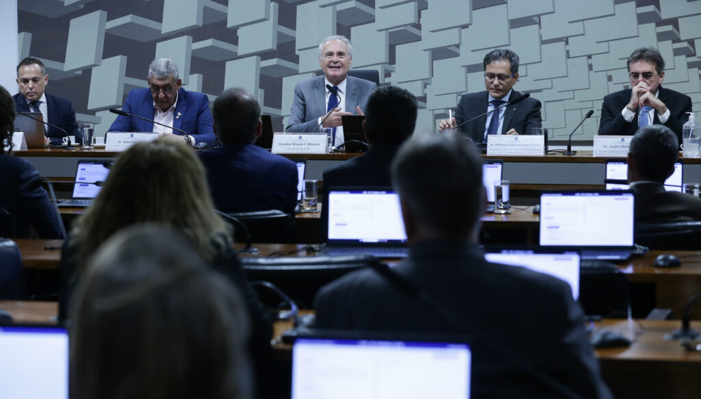 A redução da jornada de trabalho voltou a ser estudada pelo governo.