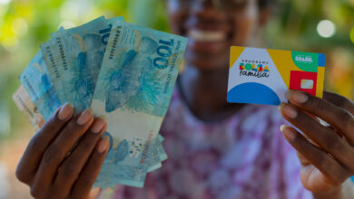 Se você mora nas regiões afetadas, vai receber o Bolsa Família mais cedo. Confira.