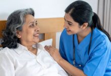 Se você cuida de idosos, veja como vai funcionar o Bolsa Cuidador.