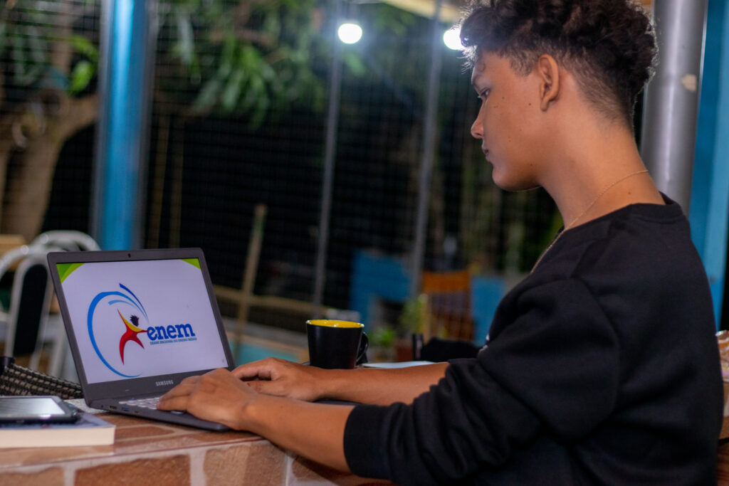 O Enem passou por momentos turbulentos. Entenda o que ocorreu.