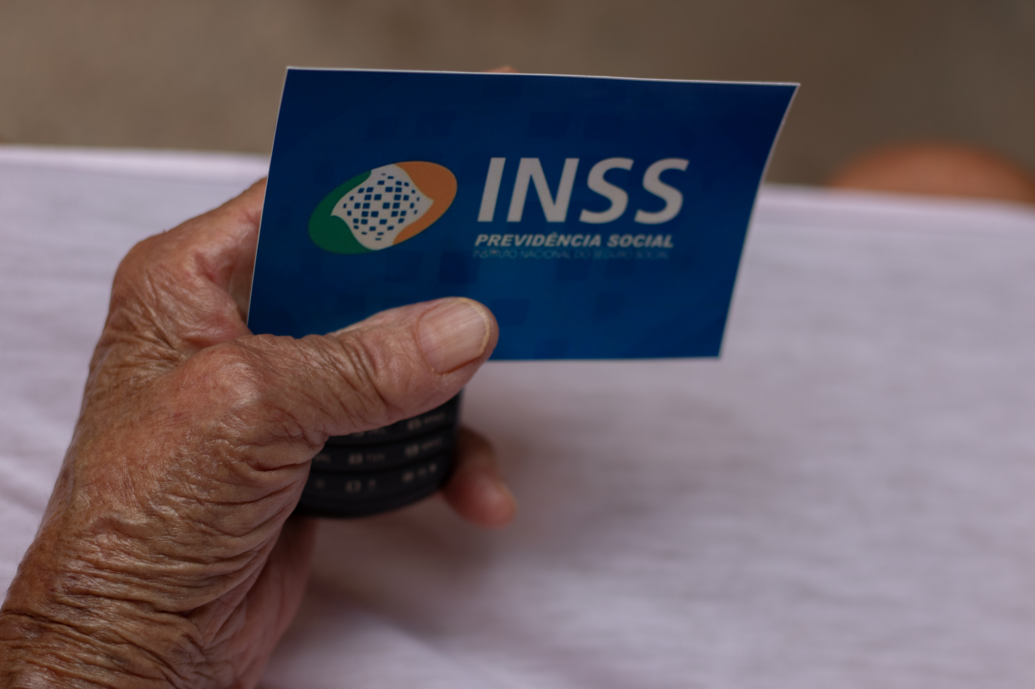 Se você receber uma ligação do INSS pedindo prova de vida, desconfie.