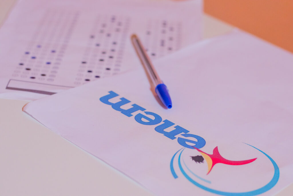 Quem fez o Enem neste ano enfrentou a anulação de algumas questões. Entenda.