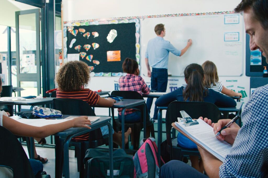 Se você é professor, fique atento às novas vagas da educação que serão abertas.