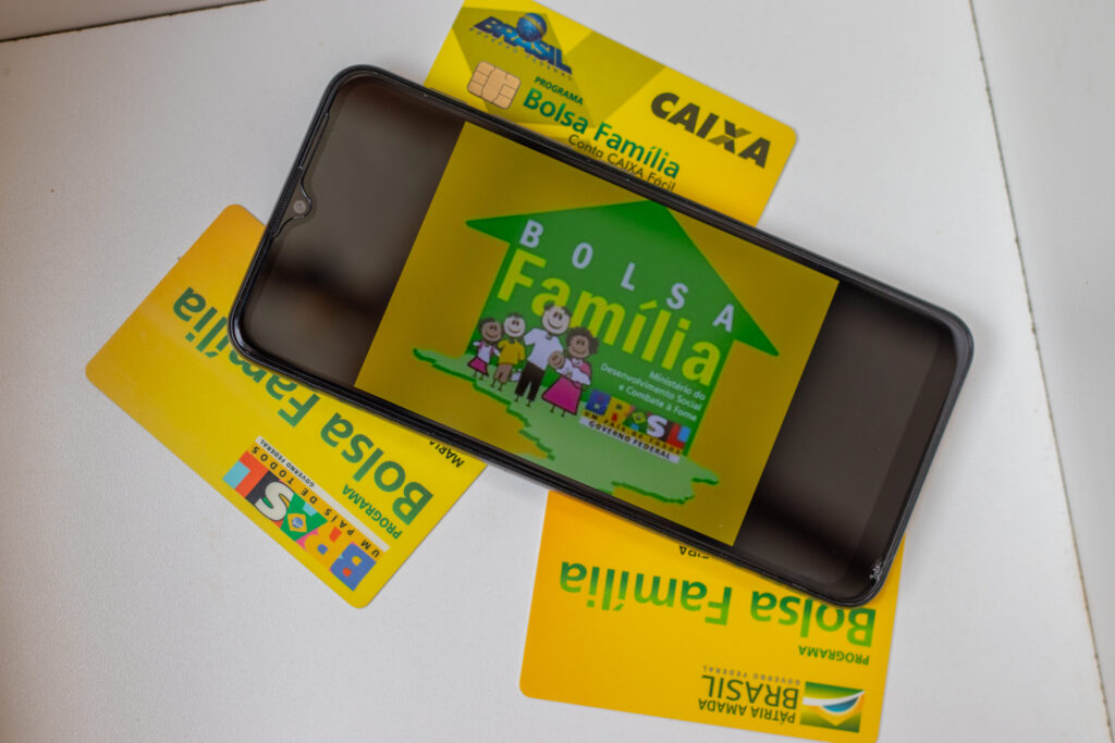 Veja como sacar o bolsa família sem o cartão de forma simples e rápida ...